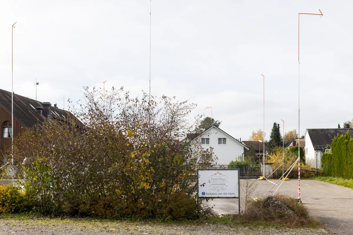 Der Platz bei den Parkplätzen ist ausgesteckt.